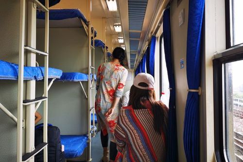 坐硬座容易脚肿，坐卧铺车为什么不容易肿,坐卧铺为什么会浮肿呢。 坐硬座容易脚肿，坐卧铺车为什么不容易肿,坐卧铺为什么会浮肿呢。 百度SEO